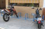 APARCAMIENTOS DE MOTOS Y COCHES