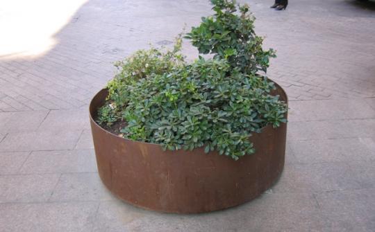 JARDINERAS Y MACETEROS