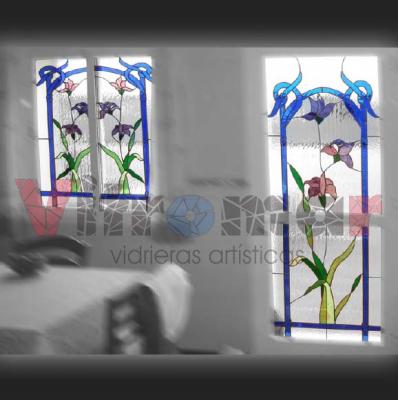 Vidriera puerta lirios