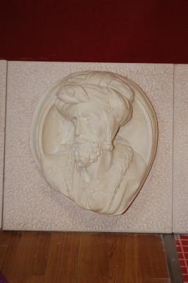 medallón renacentista averroes