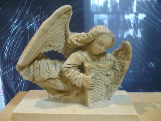 angel con arpa