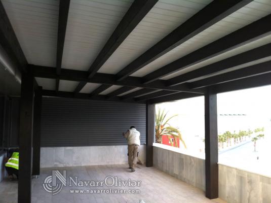 Pergola con panel sandwhich