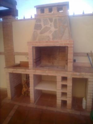 Realizamos barbacoas de obra y en especial de ladrillo de era para leña y carbón