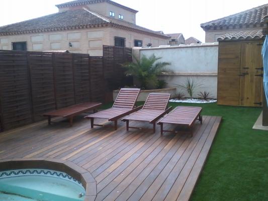 Solado de piscina en madera de ipé