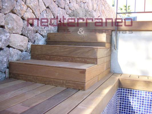 Forrado de escalera exterior en madera de Ipe