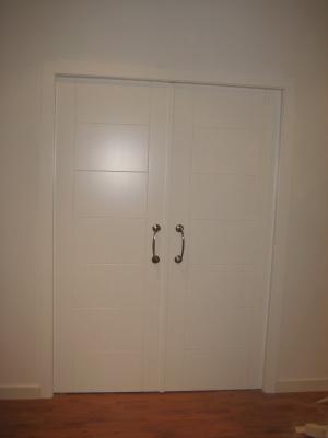 puertas de corredera lacadas en blanco