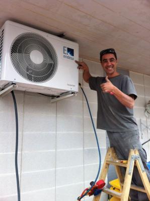 Aire endesa con operario