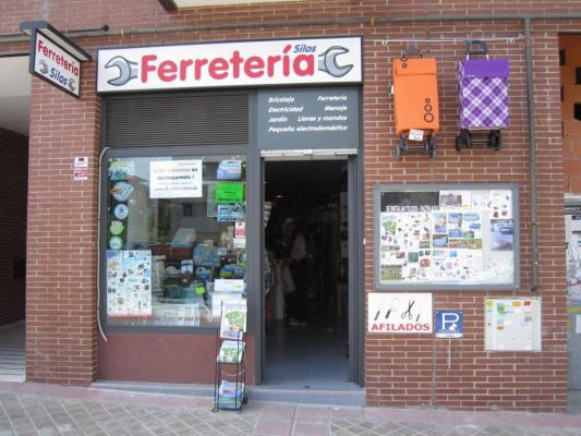 Fachada pequeña para tanta tienda