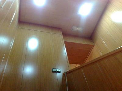 forro madera subida escalera