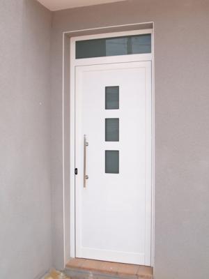 puerta de casa o xalet de aluminio