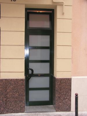 puertas de aluminio de comunidades de vecinos