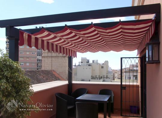 Pergola con toldo para terraza de atico