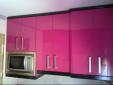 laminado alto brillo fucsia remates negro