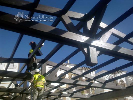 Estructura de vigas laminadas para cubierta de piscina