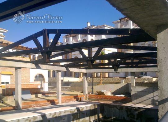 Cubierta a 2 aguas para piscina comunitaria
