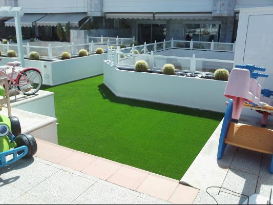 Césped artificial terraza