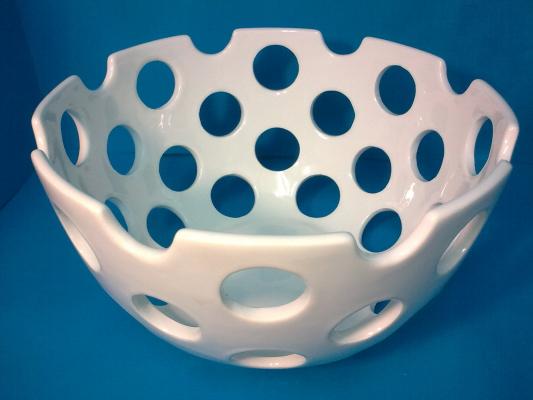 Frutero porcelana blanca con huecos para que la fruta respire