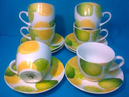 Tazas té con plato, en porcelana, decorada