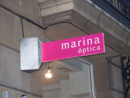 Banderola luminosa de metacrilato.