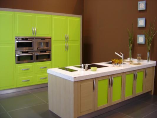 Cocina Roble y verde lacado