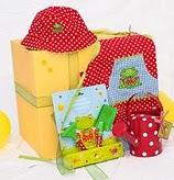 Set juego jardinera, delantal y gorro con regadera y pala y rastrillo infantiles