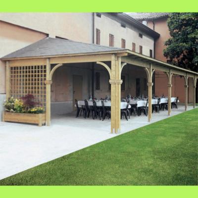Pergola a dosada a tres aguas