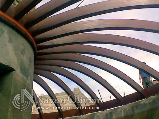 Cubierta de vigas curvas laminadas