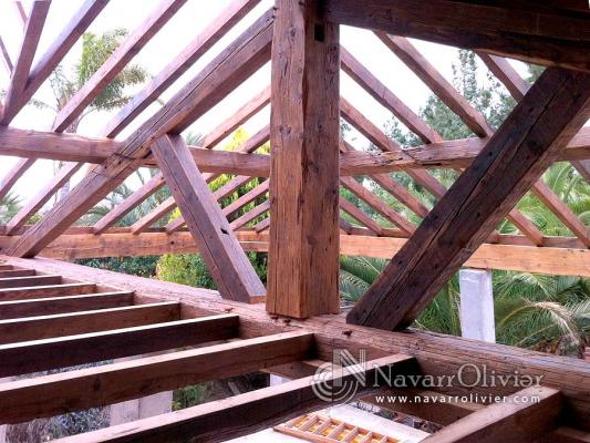 Montaje de estructura de madera para cubierta