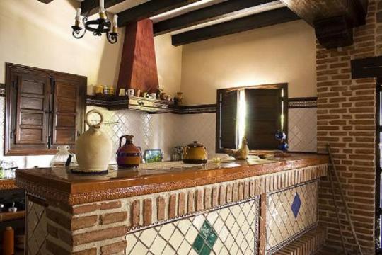 Cocina rústicas con ladrillos y losas artesanales