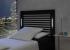 Cabecero de cama DM chapado roble tintado con tiras de LED.