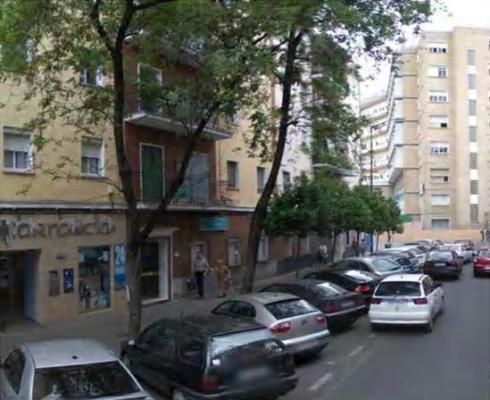 junto a Hospital Virgen del Rocío