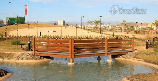 Puente de madera tratada