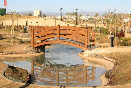 Puente curvo de madera