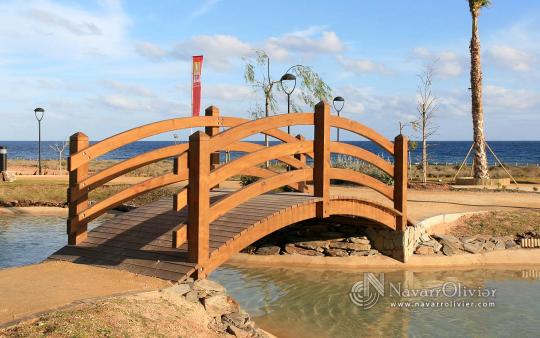 Puente de madera decorativo