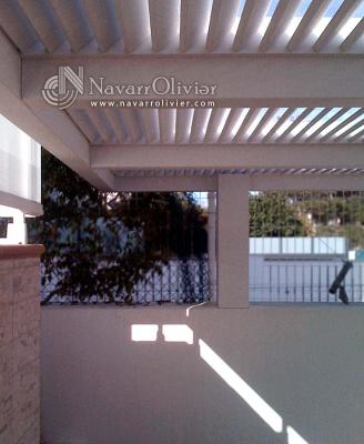 Pergola de madera estilo minimalista
