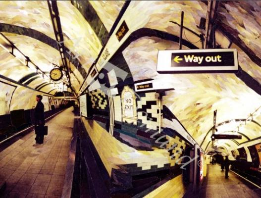 láminas y lienzos de  Way Out (Russell Square) 1998 (paper mosaic collage)