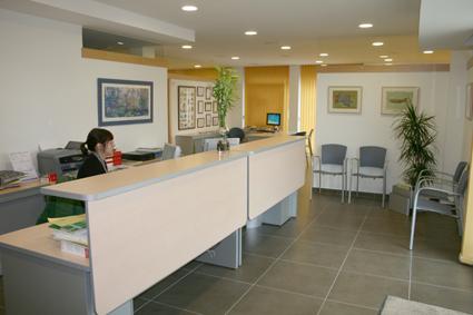 INTERIORES DE NUESTRAS OFICINAS EN C/GUSTAVO MAS, 104-BAJOS