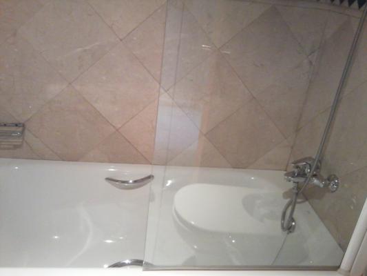 Baño de mármol.