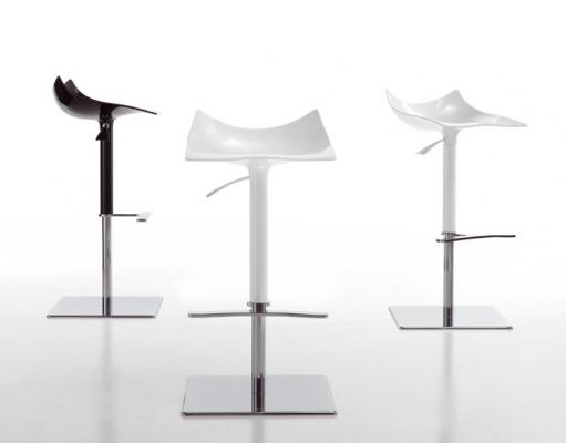 Taburete de Diseño Negro y Blanco de Caimi