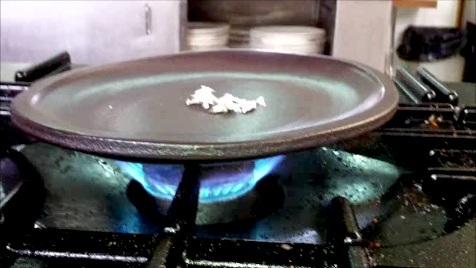 Plato Vulcano a plena llama
