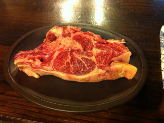 Chuletón en plato Vulcano