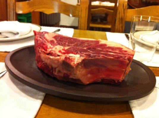 Chuletón presentado en Vulcano