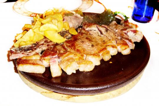 Disfruta de comidas y cenas con amigos ......