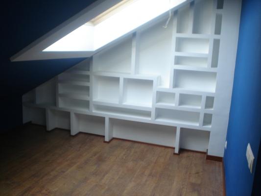 Estanteria de trillaje y nueva apertura en cubierta para Velux