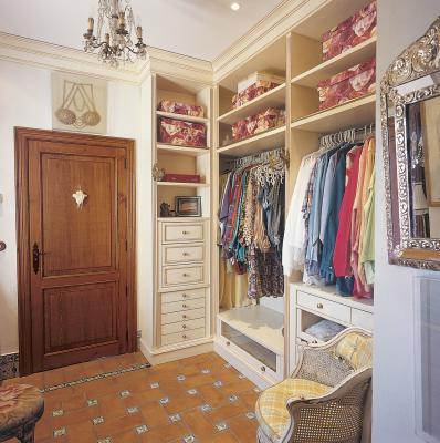 Vestidor forrado en madera. Ebanisteria Arenas