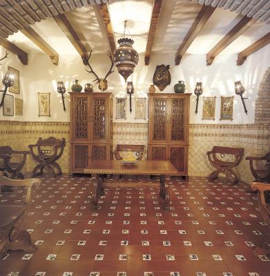Salón clásico en madera. Ebanisteria Arenas