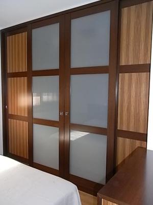 Armario vidrio y madera