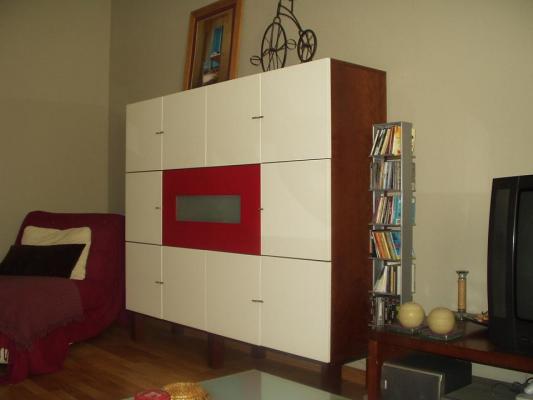Módulo comedor en madera y laca con vitrina