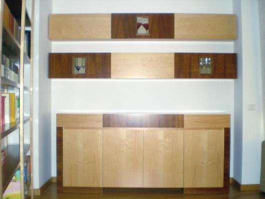 Buffet con vitrinas en madera combinada