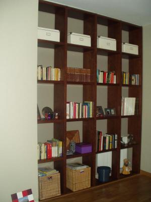 Estantería salón madera